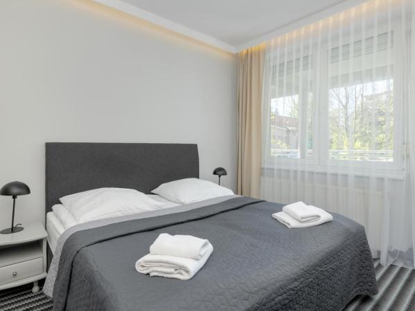 Aparthotel Etna : photo 4 de la chambre chambre double avec lit d'appoint