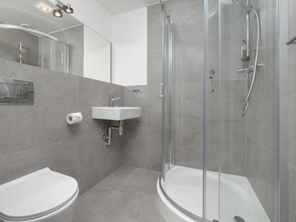 Aparthotel Etna : photo 5 de la chambre chambre double avec lit d'appoint