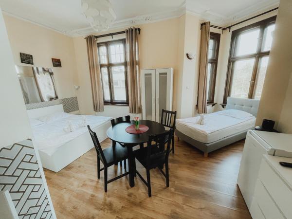 Central Sopot : photo 2 de la chambre studio lit king-size avec canapé-lit