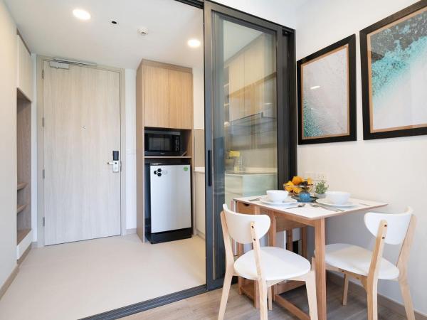 Laguna BangTao Beach Skypark Apartment : photo 6 de la chambre studio avec terrasse