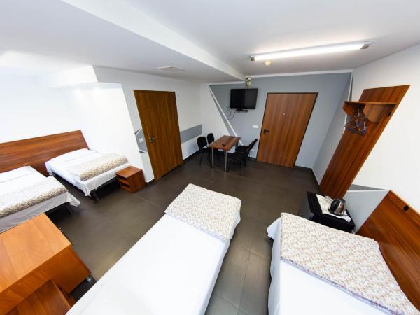 Twój Hostel Klimczoka 7 : photo 1 de la chambre chambre quadruple avec salle de bains privative