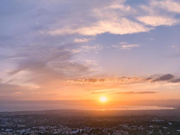 Hotel Panorama : photo 7 de la chambre chambre lits jumeaux - vue panoramique sur ville et mer