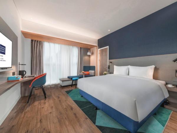Holiday Inn Express Qingdao Chengyang Central, an IHG Hotel : photo 4 de la chambre chambre lit king-size supérieure - non-fumeurs