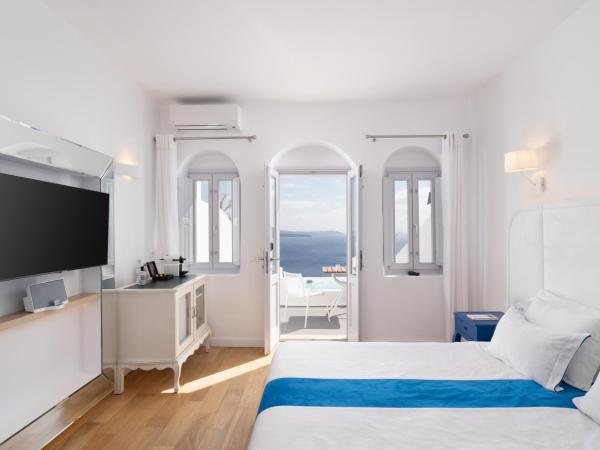 Katikies Villa Santorini - The Leading Hotels Of The World : photo 4 de la chambre chambre double villa avec jacuzzi extérieur