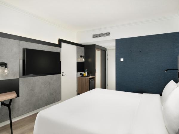 Danubius Hotel Helia : photo 3 de la chambre chambre double premium plus avec balcon - vue sur le danube (récemment rénovée)