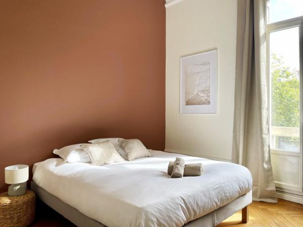 Appartement Colodge - Fourneyron : photo 3 de la chambre chambre double avec balcon