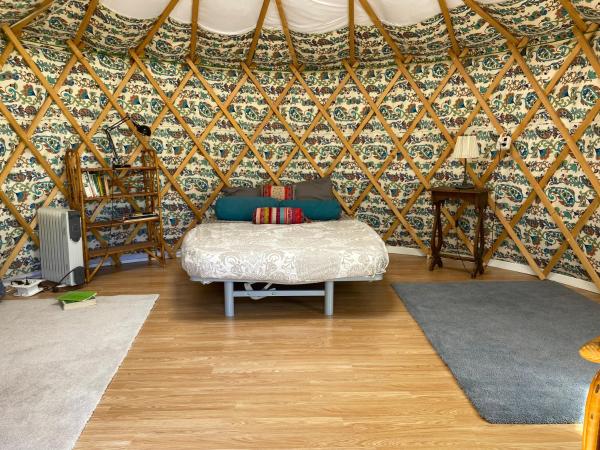 Yourte à La Campagnette : photo 2 de la chambre tente