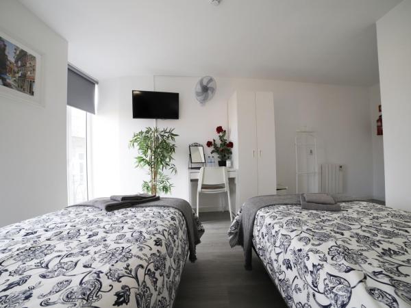 Guest House Triunfo : photo 8 de la chambre chambre lits jumeaux