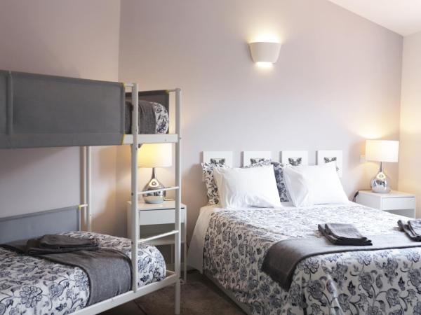 Guest House Triunfo : photo 9 de la chambre chambre familiale (4 adultes)