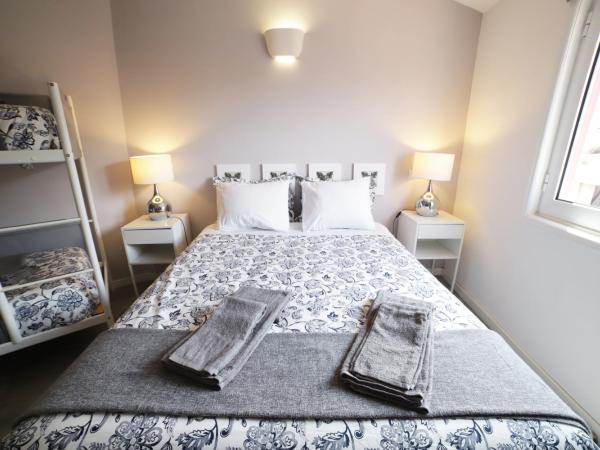 Guest House Triunfo : photo 7 de la chambre chambre familiale (4 adultes)