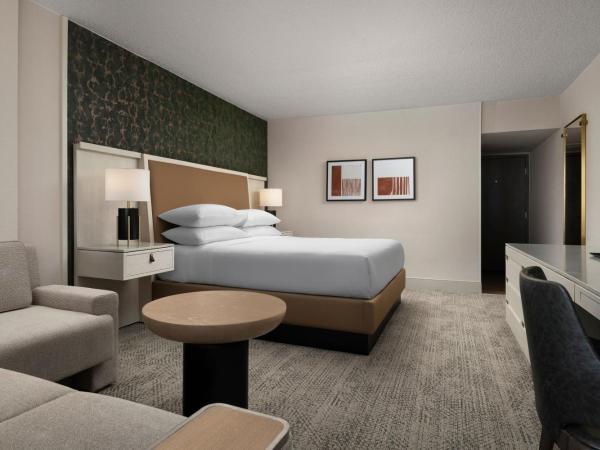 Sheraton Grand Nashville Downtown : photo 1 de la chambre chambre lit king-size avec baignoire adaptée - accessible aux personnes malentendantes et à mobilité réduite