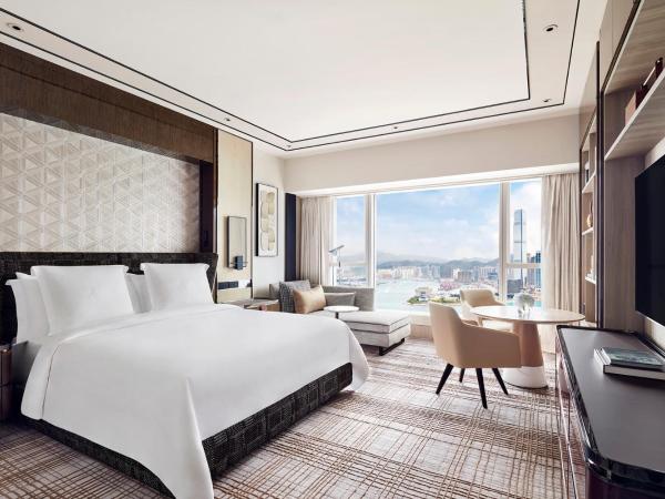 Four Seasons Hotel Hong Kong : photo 2 de la chambre chambre lit king-size deluxe - vue sur port