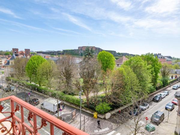 Grand Hôtel Du Tonneau D'Or : photo 4 de la chambre chambre prestige - vue citadelle