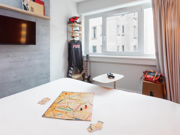 Ibis Budget Strasbourg Centre Republique : photo 3 de la chambre chambre standard pour personnes à mobilité réduite avec 1 lit double