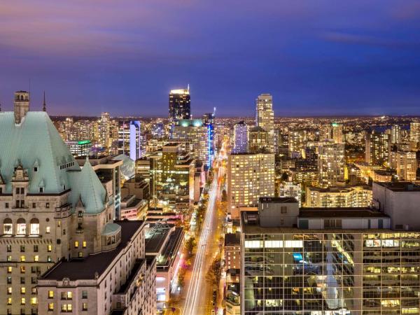 Hyatt Regency Vancouver : photo 7 de la chambre chambre lit king-size avec balcon - vue sur ville