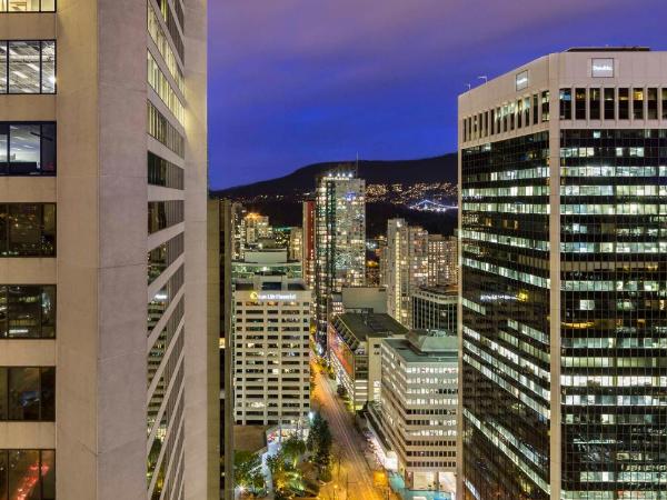 Hyatt Regency Vancouver : photo 10 de la chambre chambre lit king-size avec balcon - vue sur ville