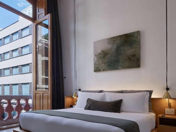 Umbral, Curio Collection By Hilton : photo 2 de la chambre suite 1 chambre lit king-size avec balconnet