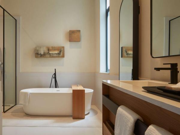 Umbral, Curio Collection By Hilton : photo 9 de la chambre suite 1 chambre lit king-size premium