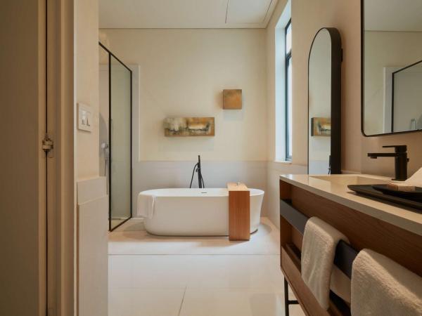 Umbral, Curio Collection By Hilton : photo 10 de la chambre suite 1 chambre lit king-size premium