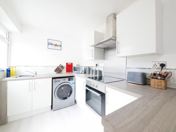 GuestReady Modern 2BR Home by Anfield Stadium : photo 4 de la chambre maison de vacances