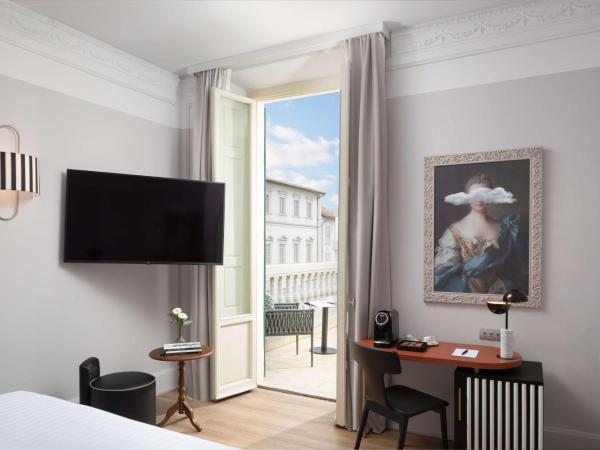 Anglo American Hotel Florence, Curio Collection By Hilton : photo 2 de la chambre chambre king de luxe avec terrasse