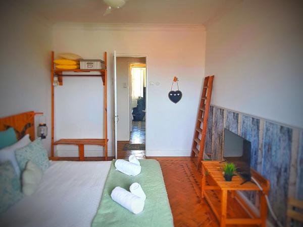 Alojamentos Vista Mar-Luisa Todi : photo 10 de la chambre chambre double avec salle de bains privative extérieure