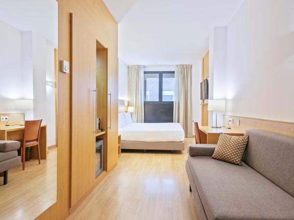 Hotel Acta Azul Barcelona : photo 1 de la chambre chambre triple