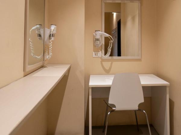 Hostel 7 : photo 8 de la chambre lit simple dans dortoir pour femmes