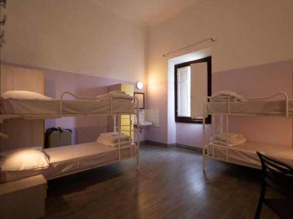 Hostel 7 : photo 7 de la chambre lit dans dortoir pour femmes de 4 lits