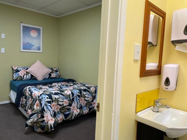 Silverfern Backpackers : photo 1 de la chambre chambre double avec salle de bains privative