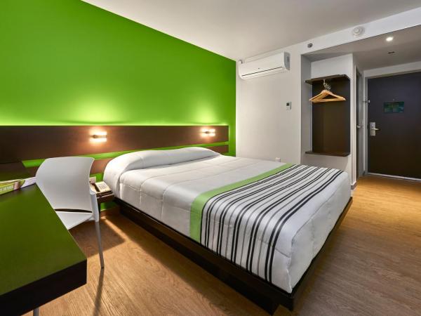 City Express Junior by Marriott Puebla Angelopolis : photo 2 de la chambre chambre lit queen-size