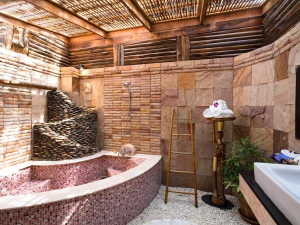 Santhiya Tree Koh Chang Resort : photo 3 de la chambre villa avec accès piscine - transfert aller-retour régulier en hors-bord