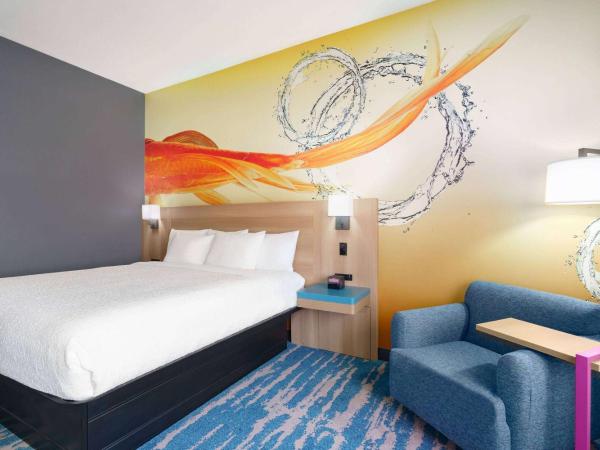 La Quinta Inn & Suites by Wyndham San Antonio Seaworld LAFB : photo 4 de la chambre chambre lit king-size deluxe avec baignoire - accessible aux personnes à mobilité réduite/malentendantes - non-fumeurs