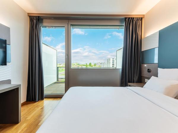 B&B HOTEL Lausanne Crissier : photo 3 de la chambre chambre double deluxe