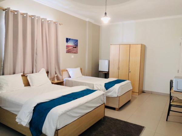 Morison Bay : photo 2 de la chambre chambre familiale avec balcon