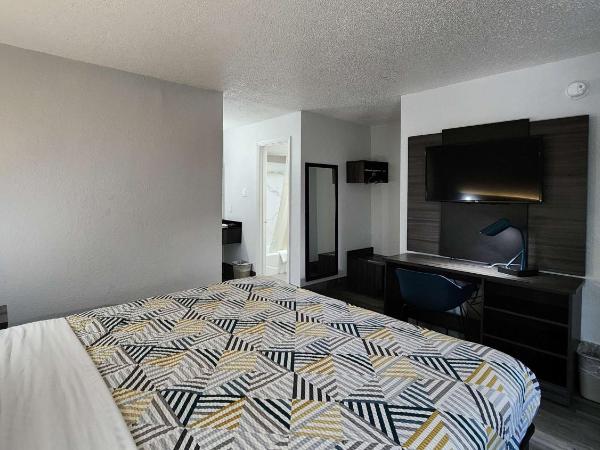 Motel 6 Houston, TX - Medical Center - NRG Stadium : photo 2 de la chambre suite standard - non-fumeurs