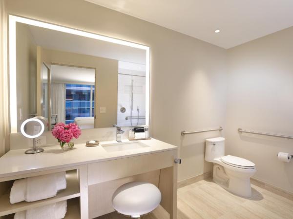 HALL Arts Hotel Dallas, Curio Collection by Hilton : photo 4 de la chambre chambre avec 2 lits queen-size - pour personnes malentendantes