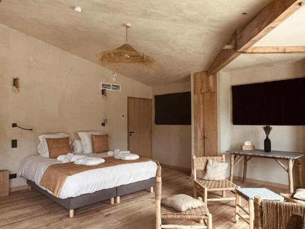 Le Domaine de la mer - Beach hotel Nature&Authenticité Hyères : photo 3 de la chambre chambre familiale - vue sur mer