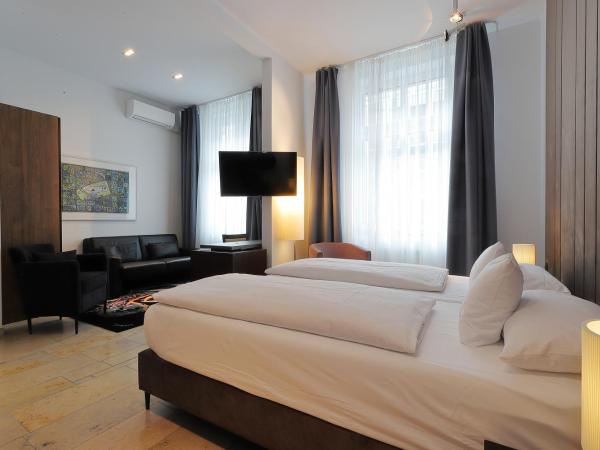 DEVIN Art Hotel : photo 5 de la chambre suite junior