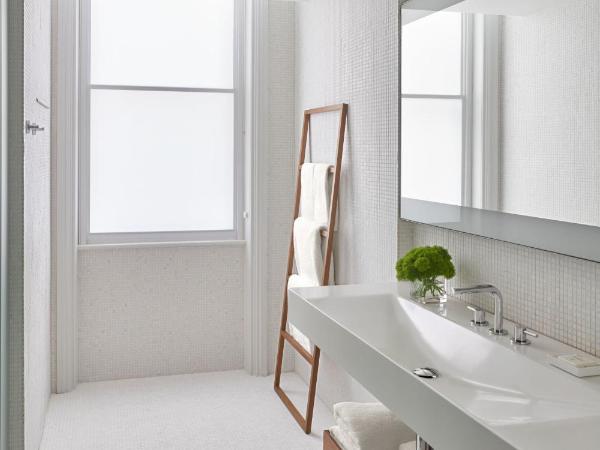 The London EDITION : photo 8 de la chambre loft 1 lit king-size