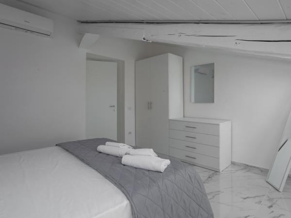 Attico Bella Napoli By Dimorra : photo 9 de la chambre appartement avec douche