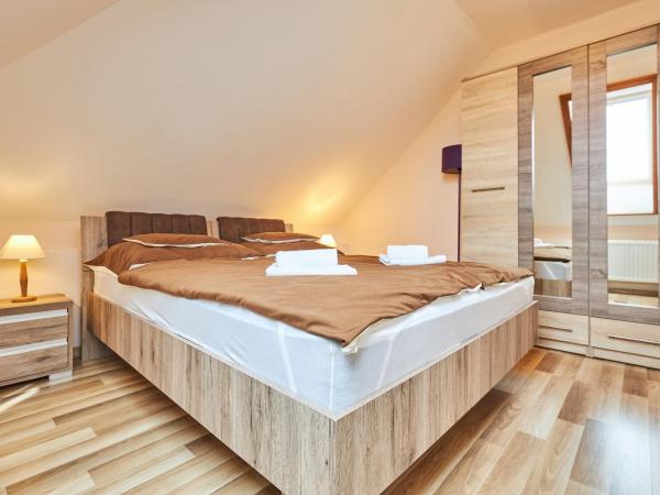 ADA Apartmanház : photo 1 de la chambre suite familiale