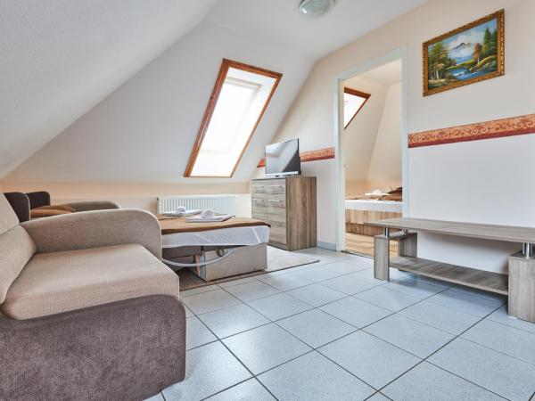 ADA Apartmanház : photo 4 de la chambre suite familiale