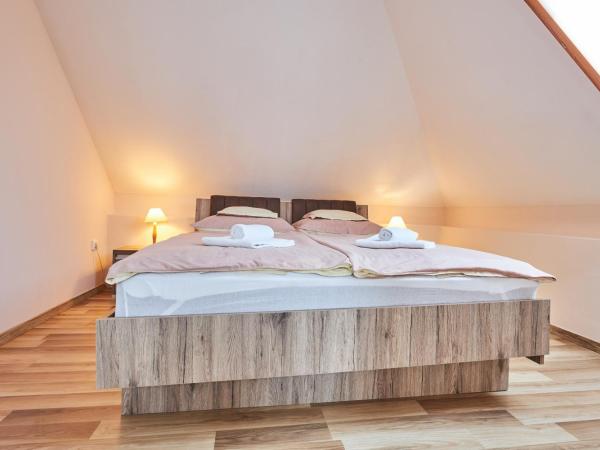 ADA Apartmanház : photo 1 de la chambre suite familiale