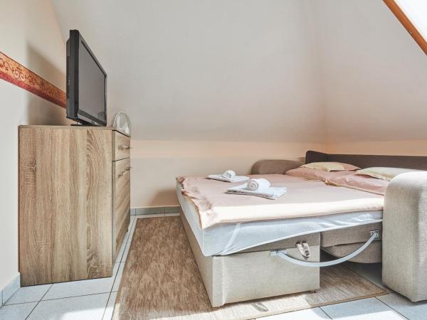 ADA Apartmanház : photo 2 de la chambre suite familiale