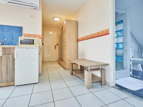 ADA Apartmanház : photo 4 de la chambre suite familiale