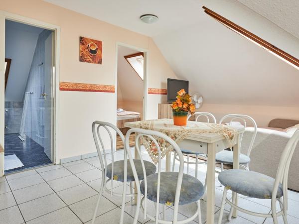 ADA Apartmanház : photo 5 de la chambre suite familiale