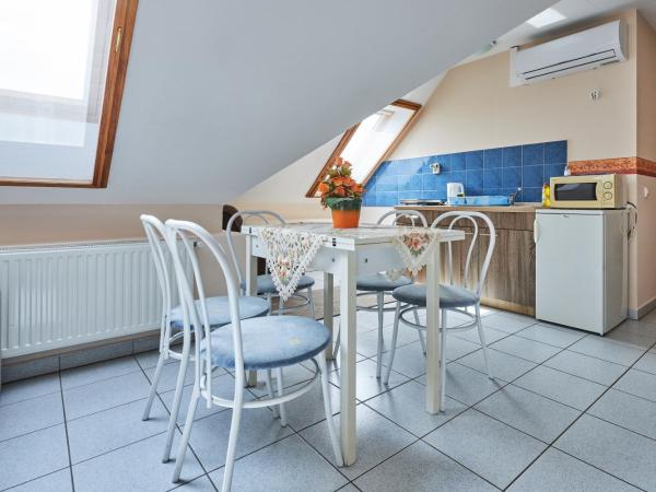 ADA Apartmanház : photo 6 de la chambre suite familiale