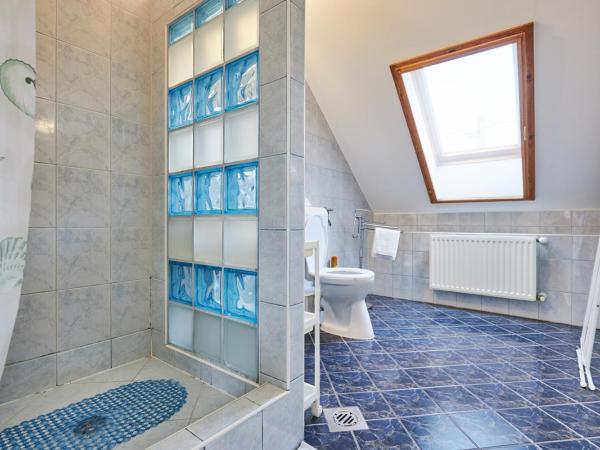 ADA Apartmanház : photo 8 de la chambre suite familiale