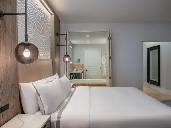 The Westin Sacramento Riverfront Hotel & Spa : photo 6 de la chambre suite montecarlo 1 lit king-size avec balcon - vue sur rivière